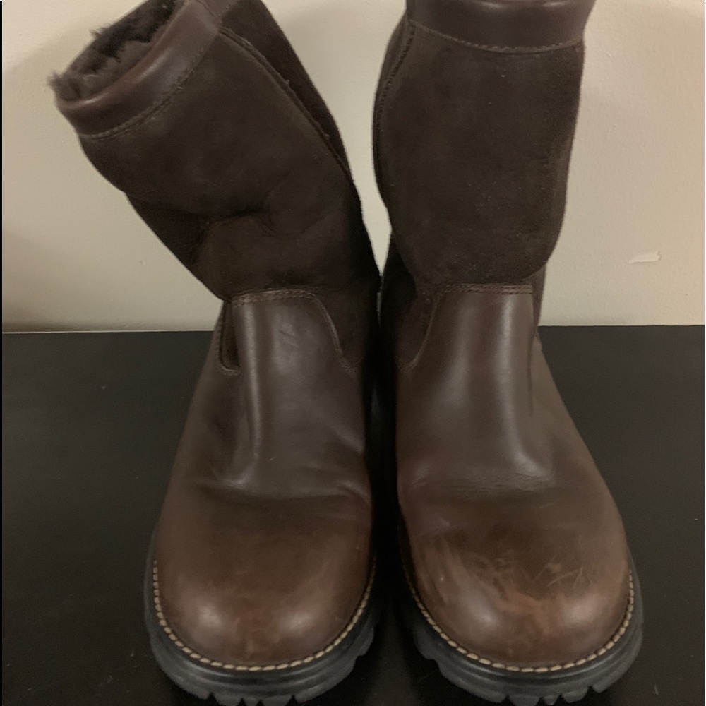 Ugg  Australia Beacon Shearling  Boots  Size 9